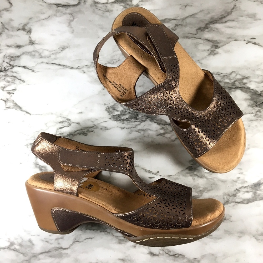 White Mt 8W Metallic Perforated Open Toe Sandals